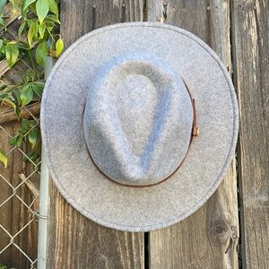Wide brim hat